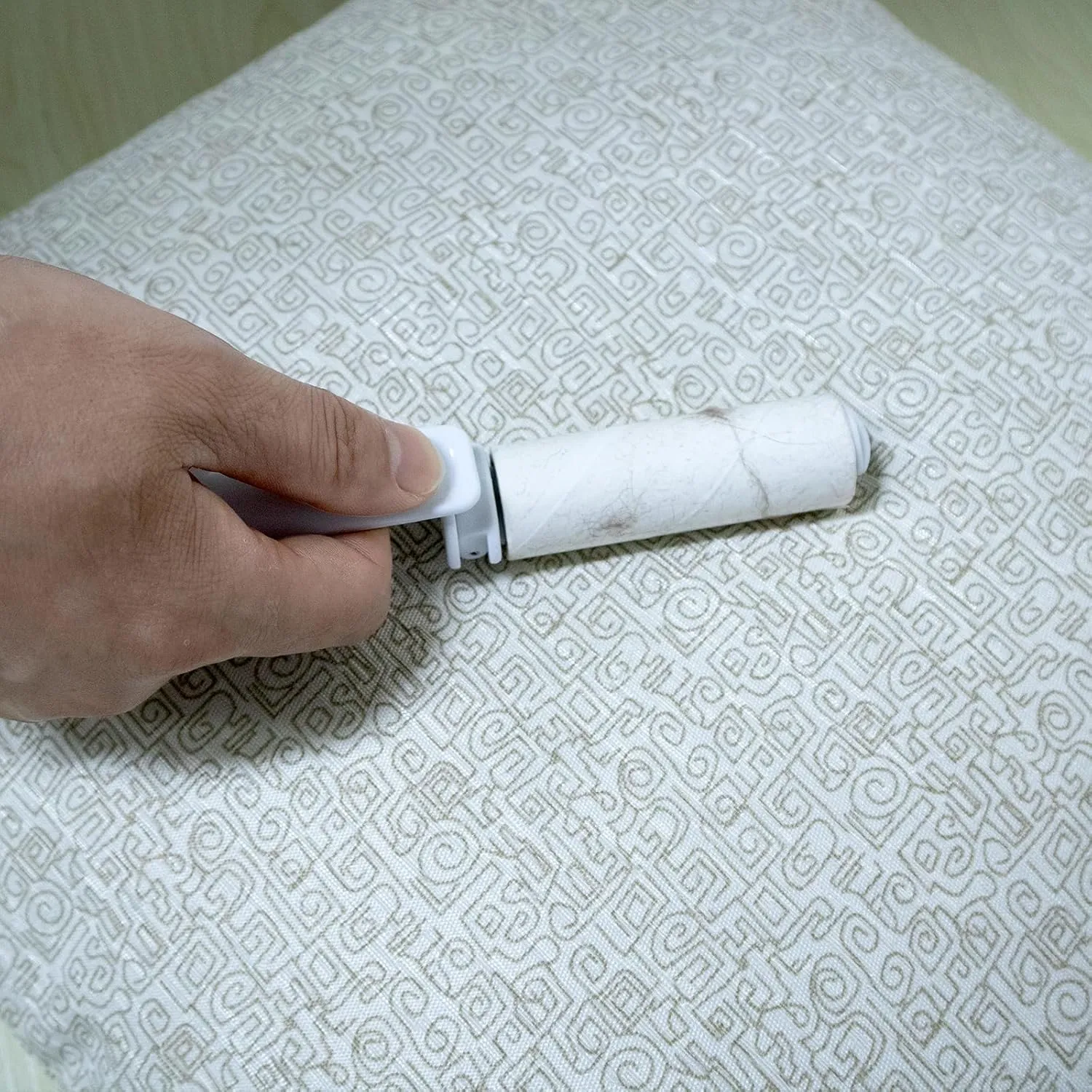 Cute Mini Travel Lint Remover for Pet Hair with Cover - Reusable Lint Roller (Gray)