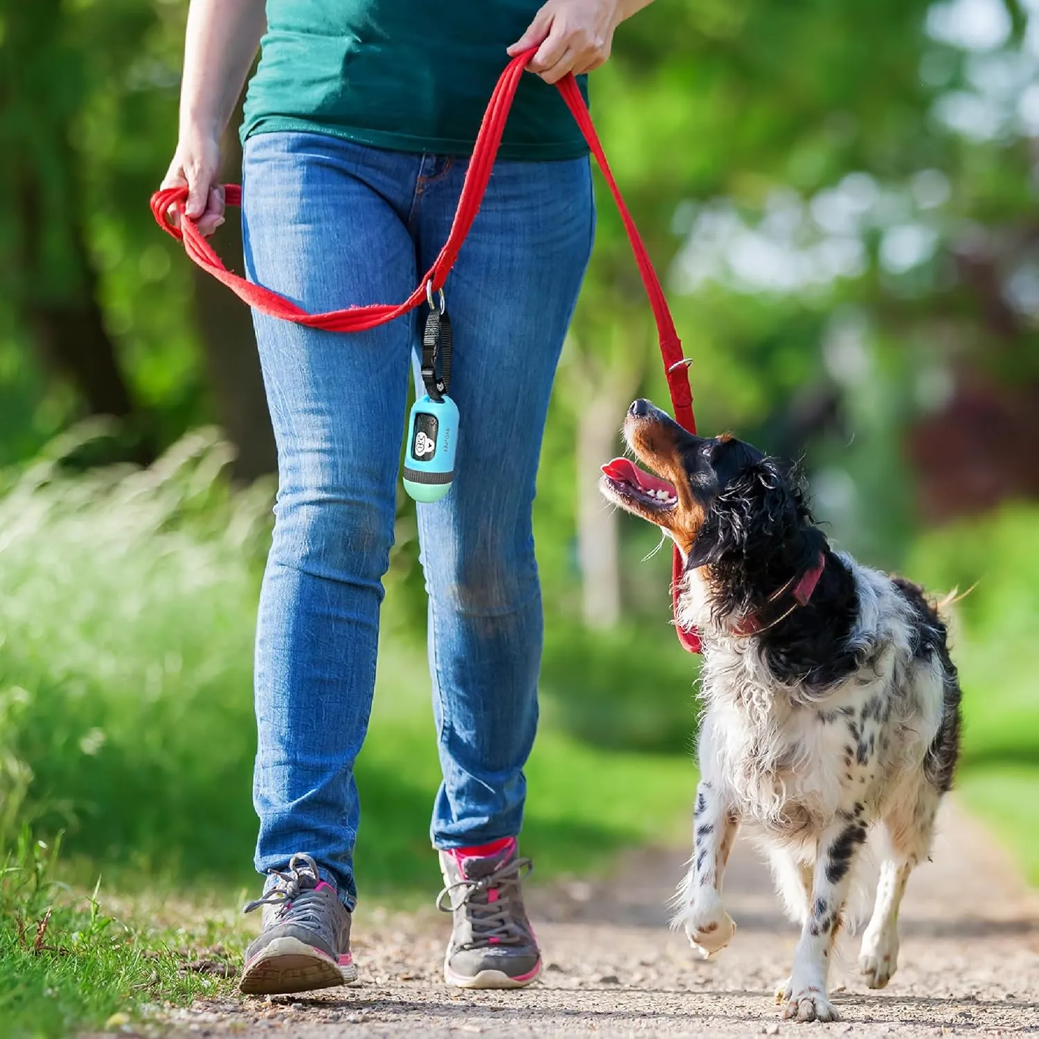 SVD.PET Dog Poop Bag Dispenser, Retractable Dog Waste Bag Holder for Leash, Pet Poop Bag Holder with 15 Bags, Dog Walking Accessory (Jade/White)